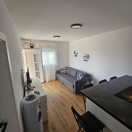 Ena Apartment Vir