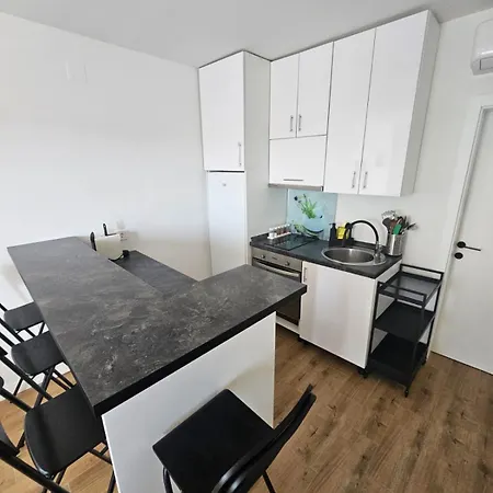 Ena Apartment Vir