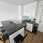 Ena Apartment Vir